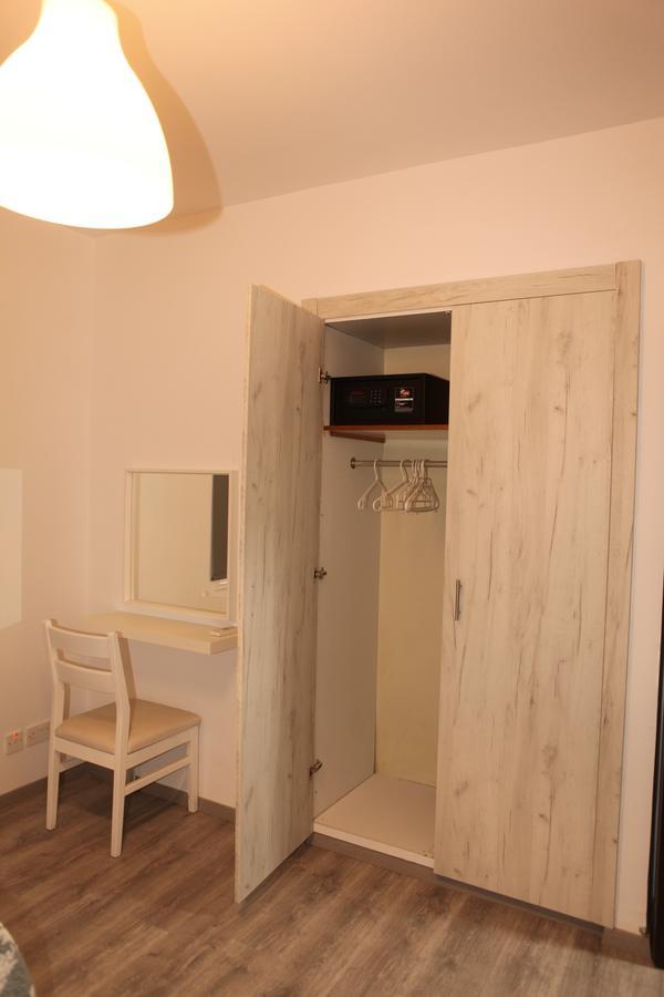 Polyxeni Hotel Apartments Limassol Exterior foto