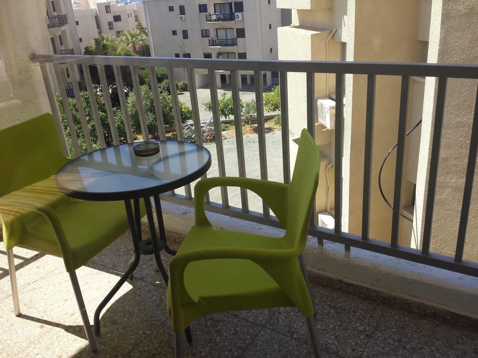 Polyxeni Hotel Apartments Limassol Exterior foto